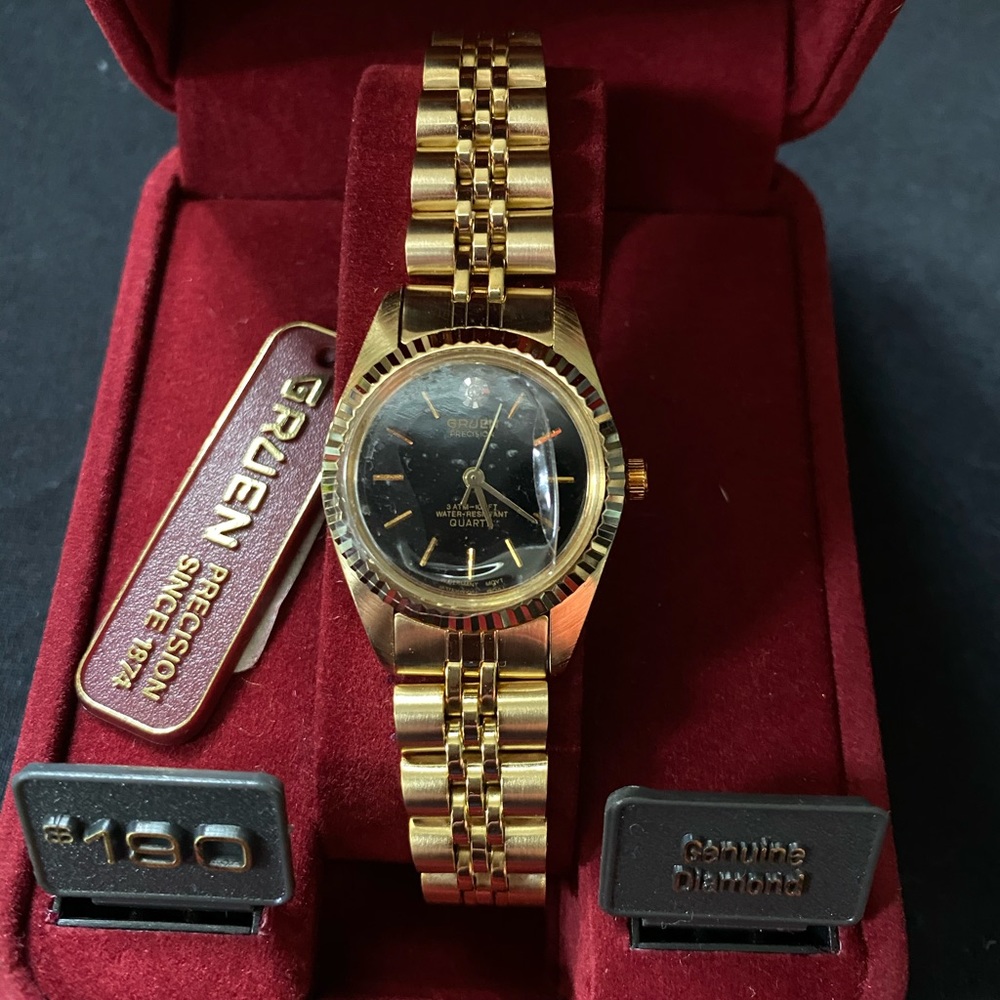 VINTAGE NWT Beautiful Gruen Women’s Gold Watch